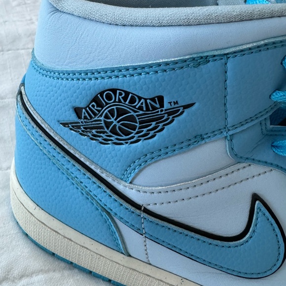 Nike, Air Jordan 1 Mid, Men’s 10.5, Women’s 12 - Picture 2 of 15